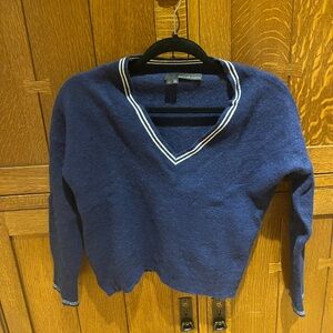 360 Cashmere Blue with White Trim V-Neck Sweater